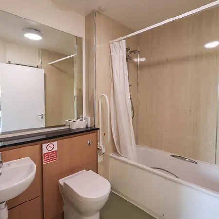 Jubilee First-floor Single Bedroom 펜션 *