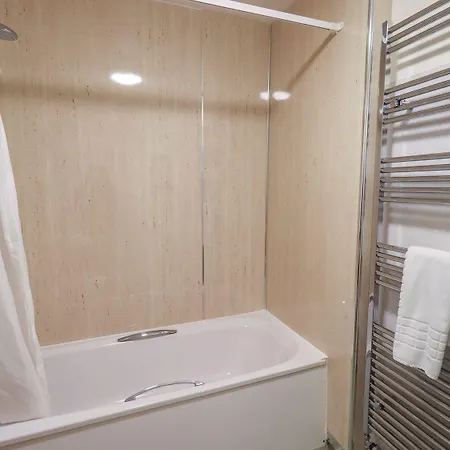 Jubilee First-floor Single Bedroom 펜션 *
